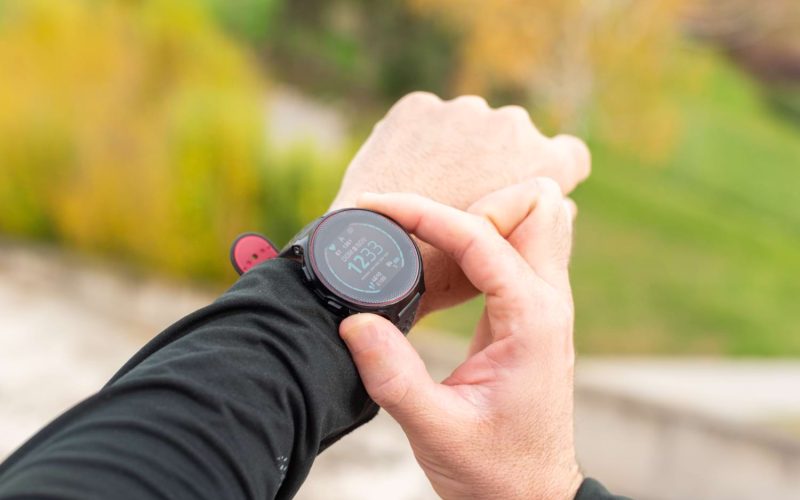 Garmin Instinct – zegarek sportowy łączący funkcje turystyczne i monitorowanie aktywności fizycznej