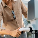 montaż stacji ładowania pojazdów