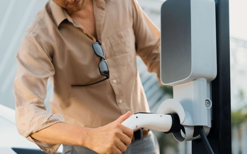 Montaż stacji ładowania pojazdów – komfort użytkowania samochodów elektrycznych