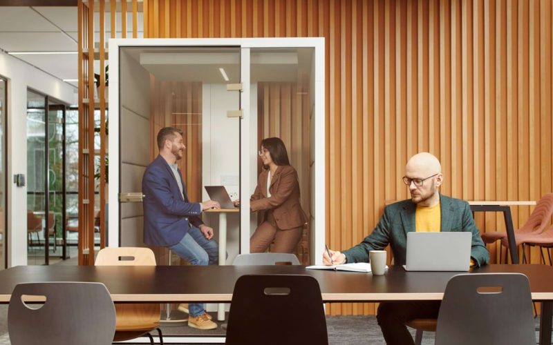 Nowoczesne rozwiązania dla biur: Budki telefoniczne do biura