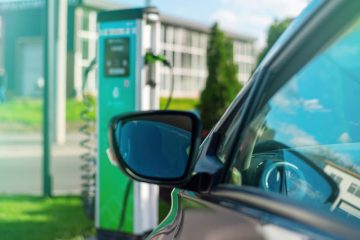 Stacje ładowania w firmie – jak zaplanować infrastrukturę dla floty elektrycznej?